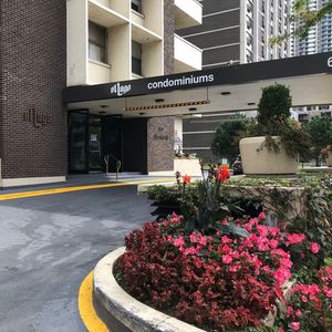 6157 N Sheridan Rd APT 18E