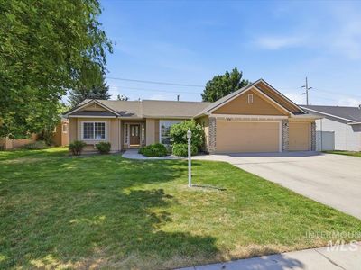831 W Oakmont Ave