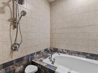 229 Peters St SW #4