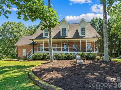 313 Springwood Dr NE