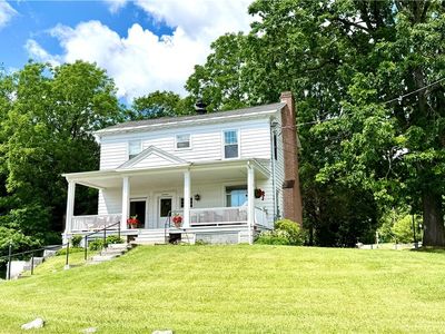 17 W Main St