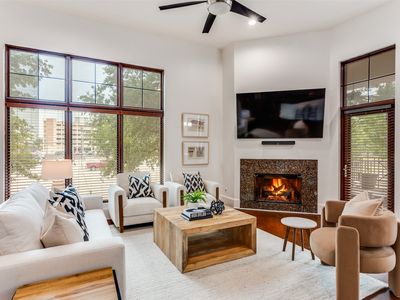 601 E 1st St APT 220