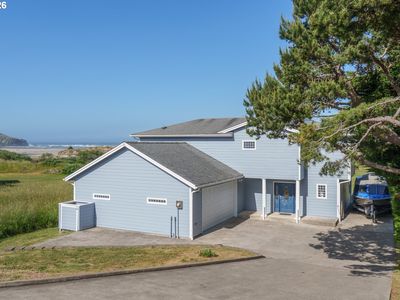 3356 Beach Loop Dr SW