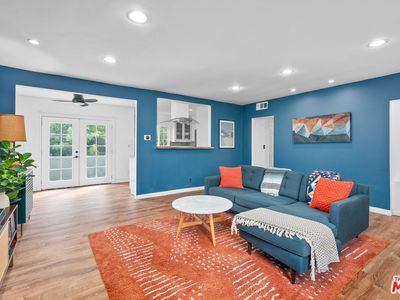 6160 Whitsett Ave APT 10