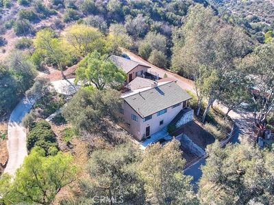 1225 Grand View Dr