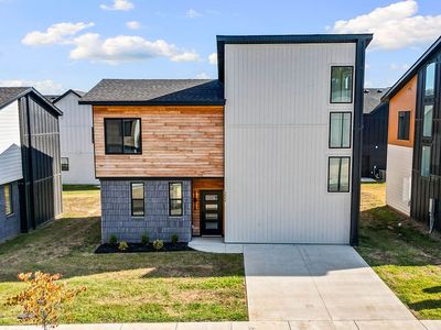 2604 W Bonnie Ln