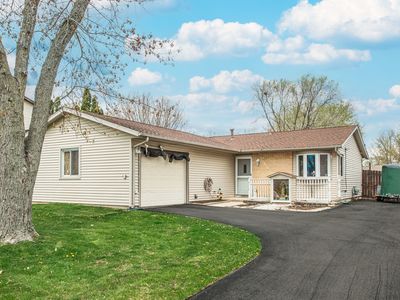 810 Oakton Ave