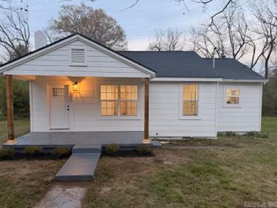 303 Lombardy Ln