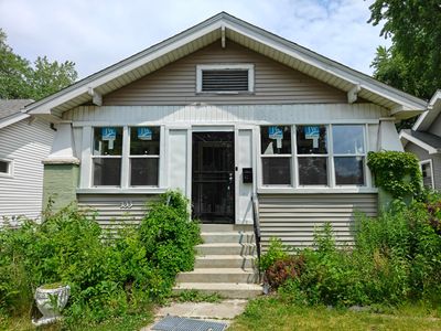 233 Oakwood St