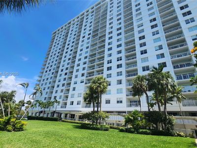 500 Bayview Dr APT 1725