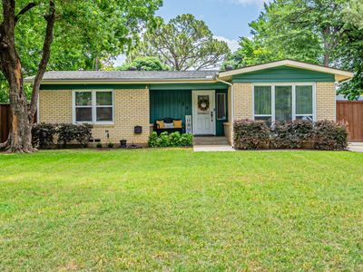 120 E Scotland Dr