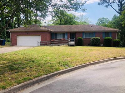 552 Crown Cres