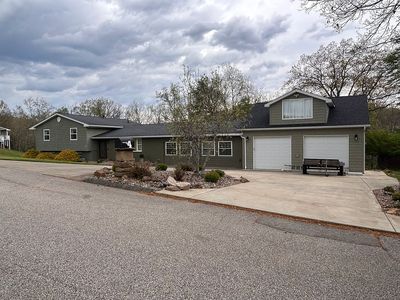 4 Vail Dr