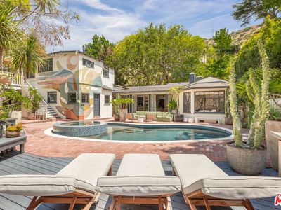 2015 Nichols Canyon Rd