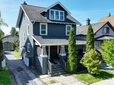 127 E Hazeltine Ave