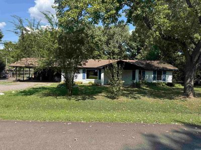 5 Ruth Dr