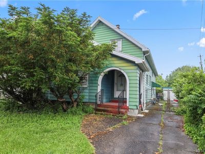 270 Comstock Ave