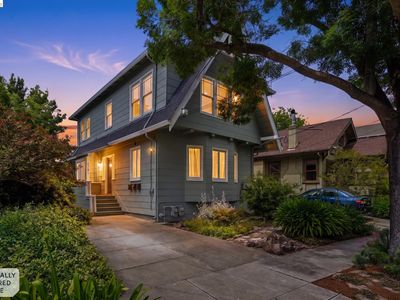 3781 Manila Ave
