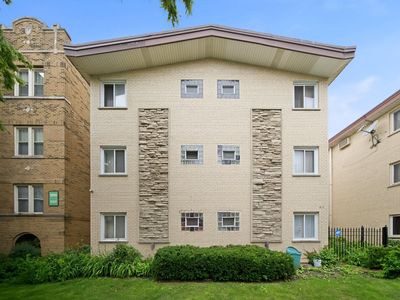 714 N Austin Blvd