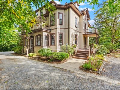 595 Watertown St #1