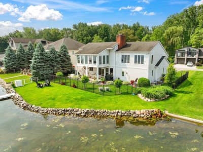 1105 Country Club Ln