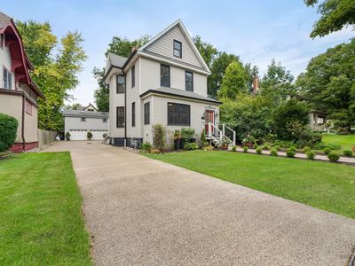 210 8th Ave