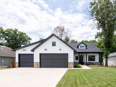 5669 S Cloverdale Lane