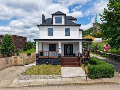 521 Spring St