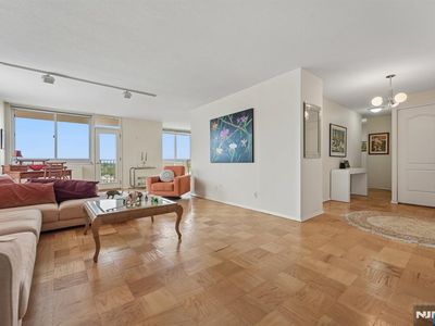 2150 Center Ave APT 15E