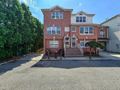 35 Daniella Ct