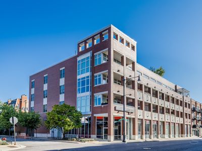 1611 N Hermitage Ave UNIT 206