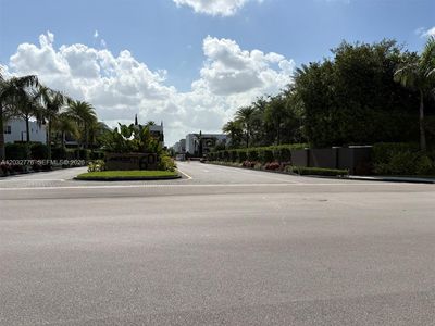 7433 NW 99th Ave