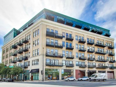 1645 W Ogden Ave Unit 303