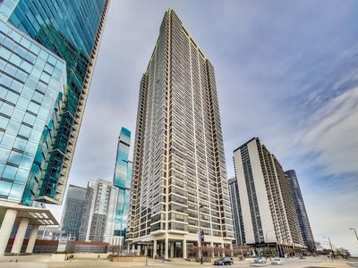 360 E Randolph St #2805-2806