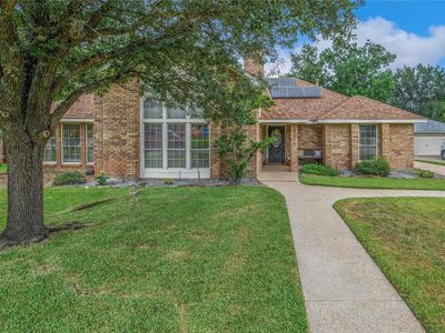 2307 W Briargate Dr