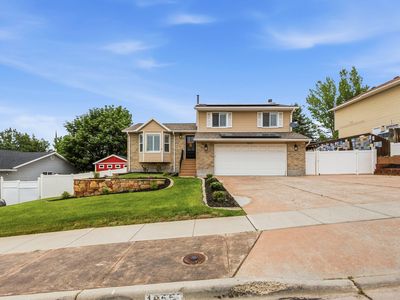 1055 E Castle Rock Rd