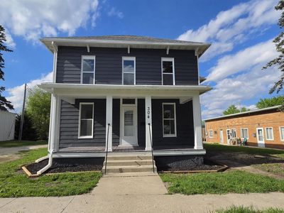 304 E Lincoln Way