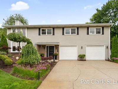 6061 Ridgeview Dr