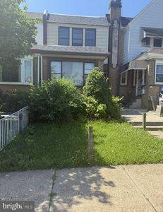 7316 W Passyunk Ave