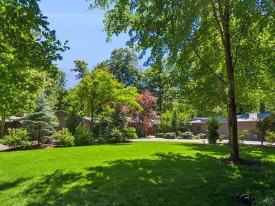 3035 Blackthorn Rd
