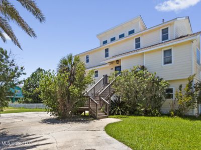 231 Fairway Dr