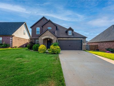 105 NE Larkspur Ln