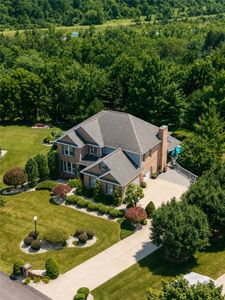 32 Hawthorne Ln