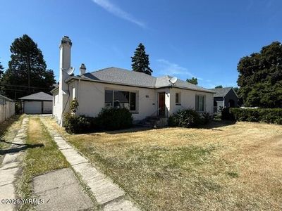 Property at 804 S 16th Ave, Yakima, WA