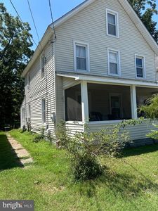 228 W 8th St