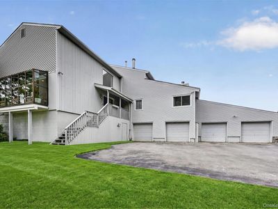 15 Deer Pond Drive
