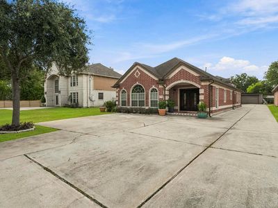 5627 Brookfield Dr