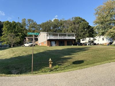 15 Lakewood Dr