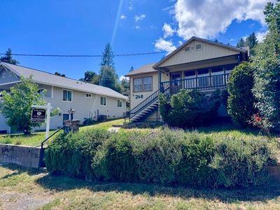 240 Pleasant St
