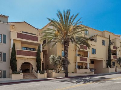 851 N San Vicente Blvd APT 304